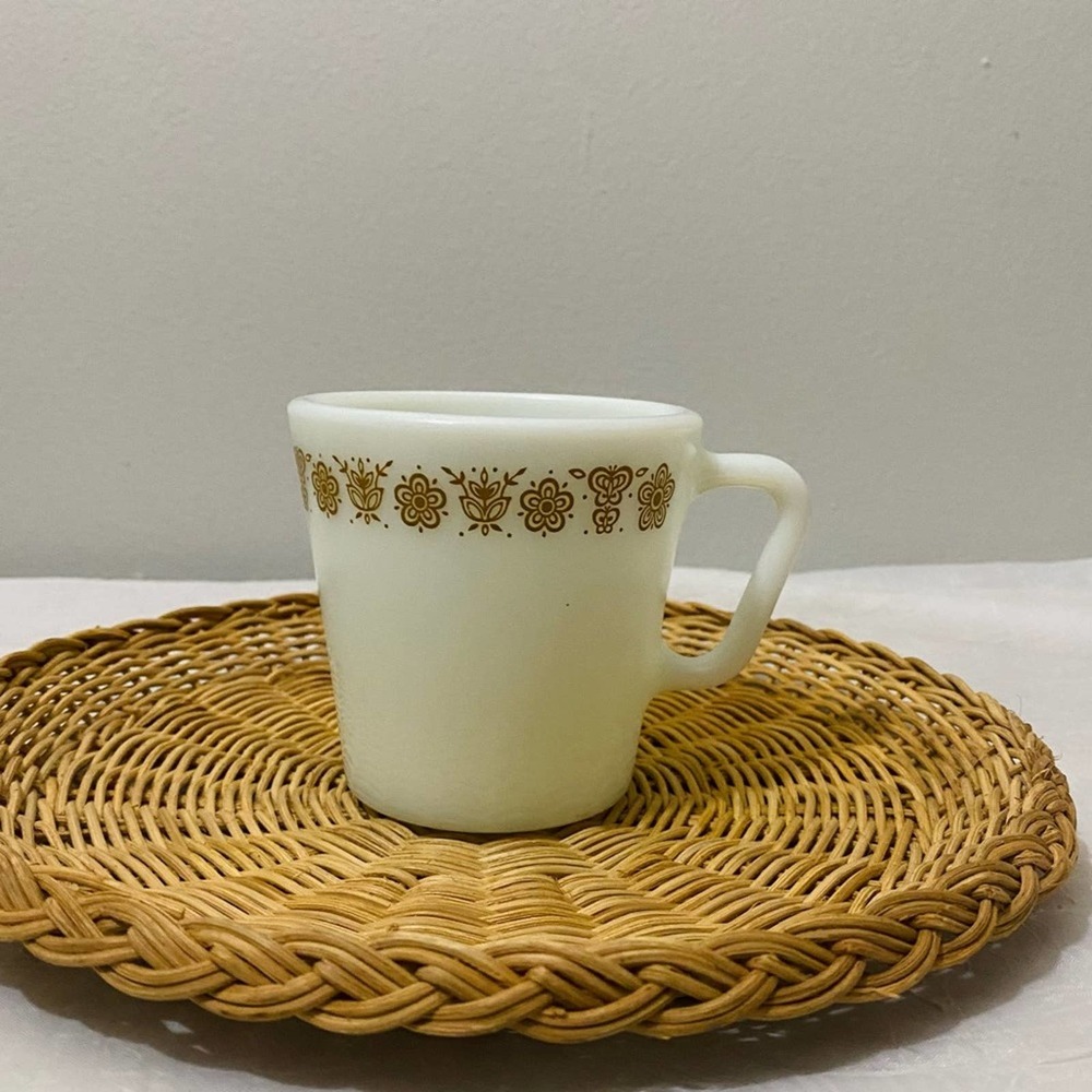 Vintage Milk Glass Pyrex Butterfly Gold D-Handle Mug